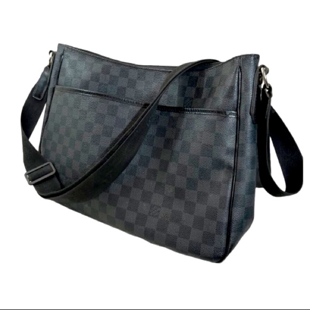 LOUIS VUITTON Daniel Messenger Bag Damier